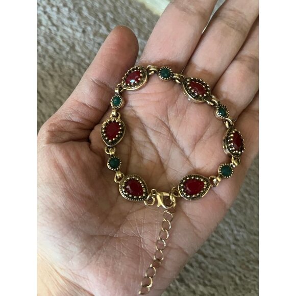 Golden bracelet, Vintage style lightweight , statement red dainty minimalist - Picture 9 of 10